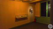 Slaapkamer in het Achterhuis is betengeld en voorzien van grondpapier en behang