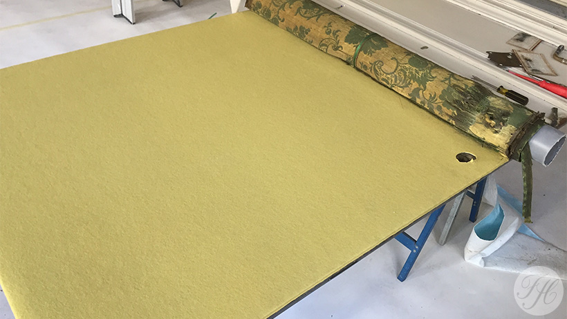 Huize Nederpolder in Gent vilt onderlaag als ondergrond voor restauratie zijde wandbespanning