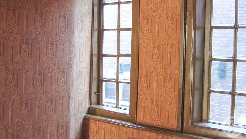 gereproduceerd behang aangebracht in prentenkabinet Museum Ons' Lieve Heer op Solder