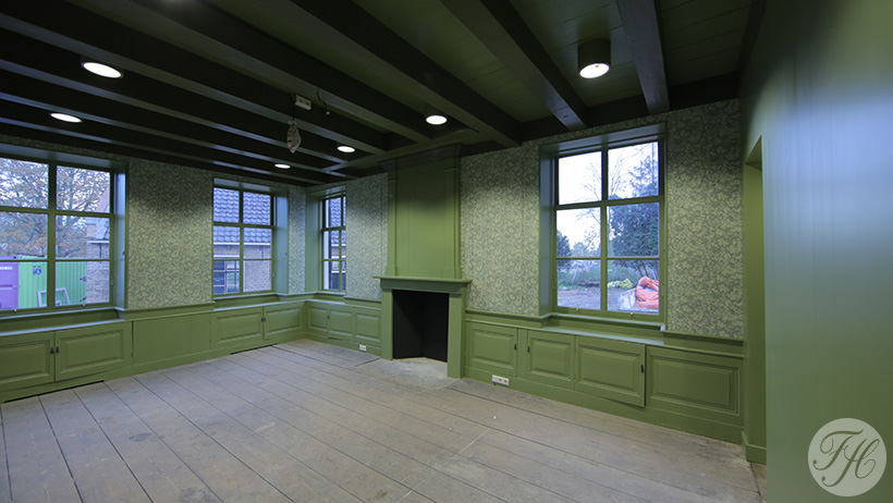 Voorkamer voorzien van authentieke betengeling door Frans Hazenbosch Wandbespanning in Streekmuseum Hoeksche Waard boerderij Oost Leeuwenstein