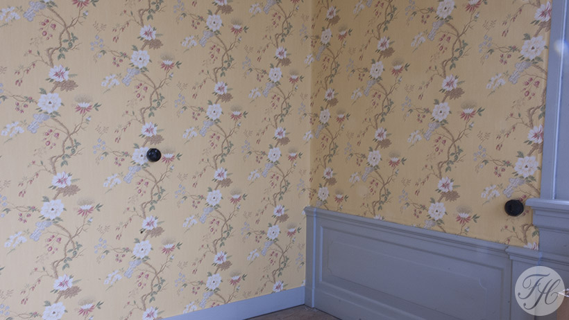 Klassieke betengel techniek, strak gespannen linnen afgewerkt met grondpapier en exclusief behang