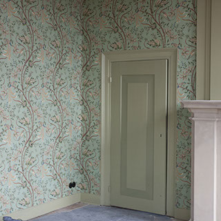 Aanbrengen stoffen wandbespanning, betengeling en behang Ridderhofstad Gunterstein, Breukelen