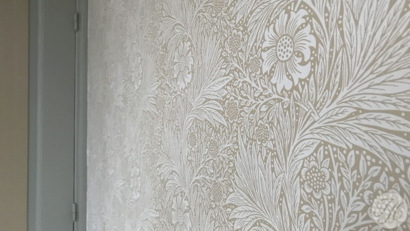 traditionele betengeling als ondergrond voor behang