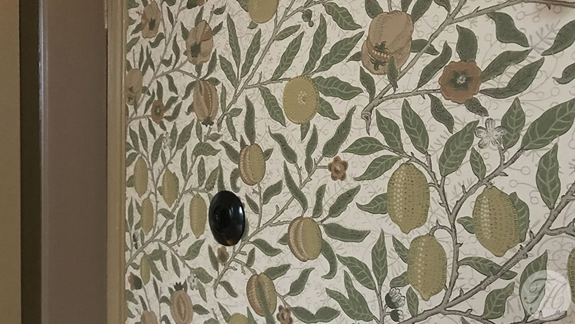 traditionele betengeling als ondergrond voor behang